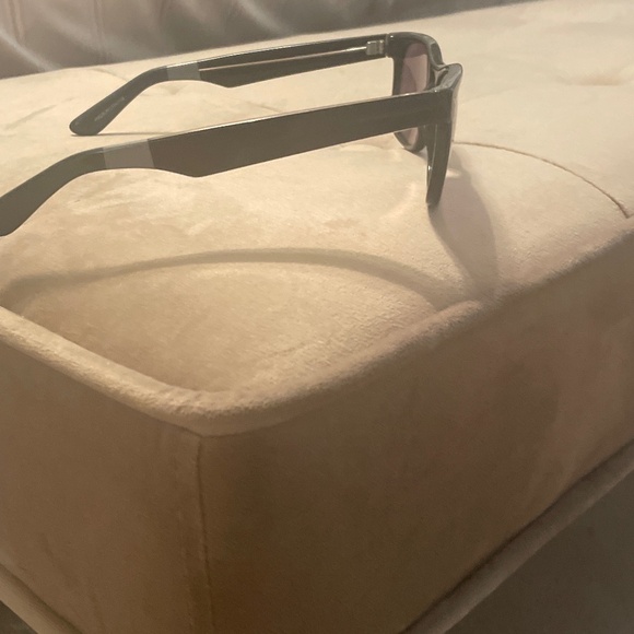 Tom’s sunglass with case - Picture 3 of 4